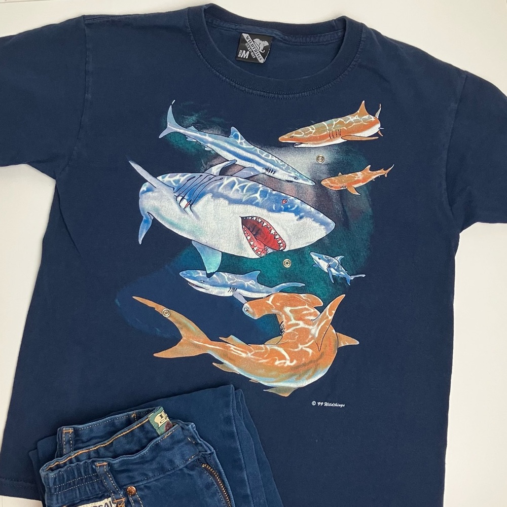 90s Vintage Graphic T-Shirt 1999 Boys Size Medium Tee Sharks Vancouver Aquarium - Picture 11 of 12